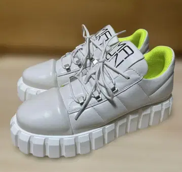 MANA 로고 패딩 스니커즈 화이트 35size 22.5cm