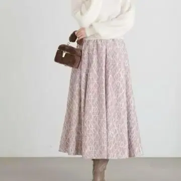 프로포션 바디 드레싱 모노그램 턱 플레어 스커트