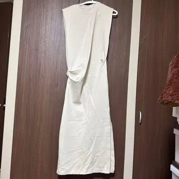 슬리브리스 롱 티셔츠 원피스 크림색