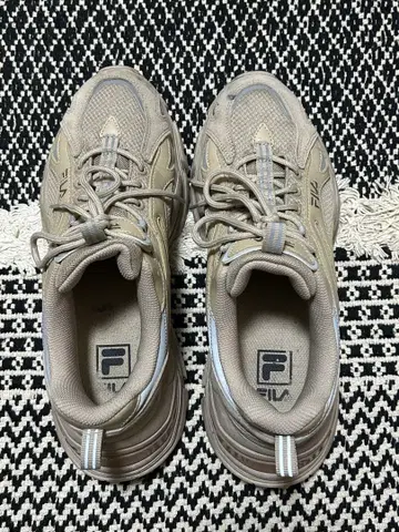 FILA 베이지 신발