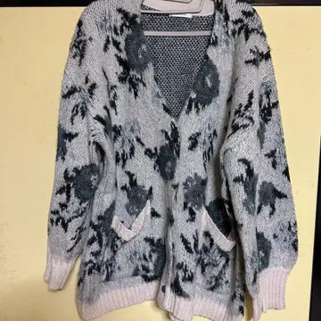 JEANASIS 플라워 라메 페더 V 가디건