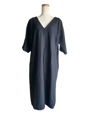 윔 가젯 울 롱 원피스 V넥 블랙 프리