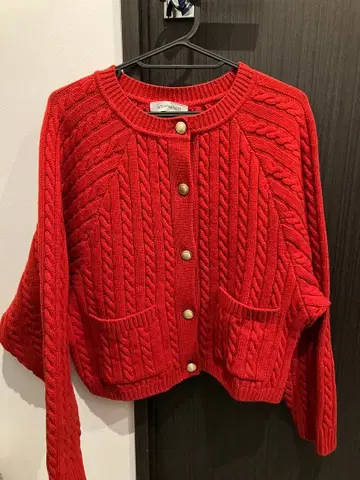 [ SHIPS 별주 ] WRAPINKNOT: 케이블 버튼 가디건 레드