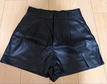 ZARA 블랙 가죽 숏팬츠