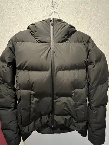 UNIQLO 심리스 다운 자켓 M