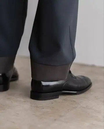 IRENISA Two Tucks Tapered Trousers