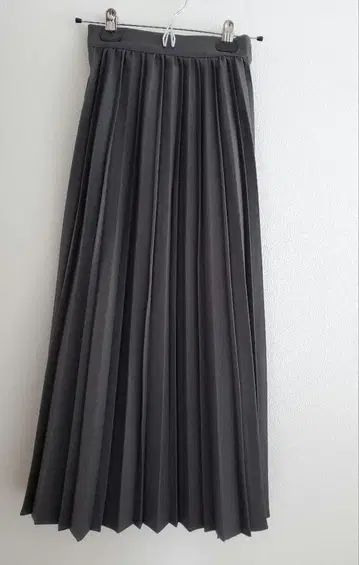 미기모 TR 플리츠 스커트 차콜 그레이