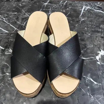 TOMORROWLAND 블랙 가죽 샌들 37