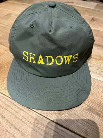SHADOWS 자수 서프 캡 올리브 그린