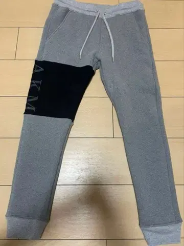 AKM 스웨트 팬츠