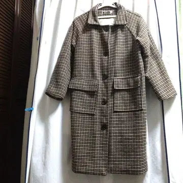 브라운 계열 체크 무늬 롱 코트 S 사이즈