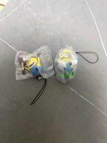미니언 스트랩 포함 피규어 2개 세트