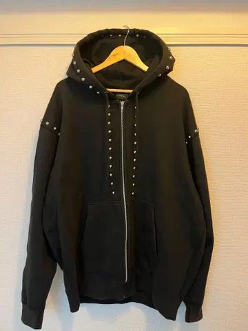 IKUMI 스터드 후드티