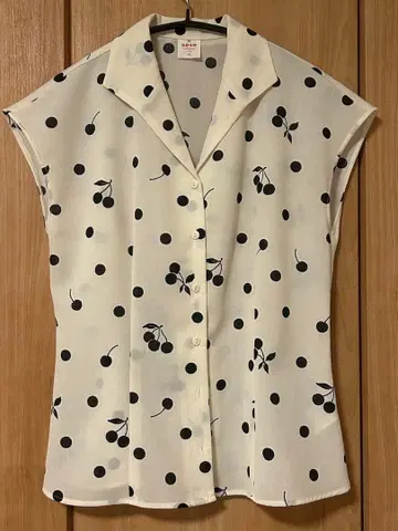 새상품급 sese 반팔 셔츠 도트 무늬 체리