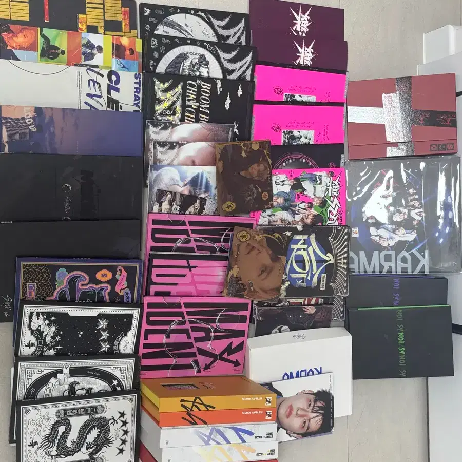 Unstanning disposal / Stray Kids unsealed albums bulk (including limited editions)