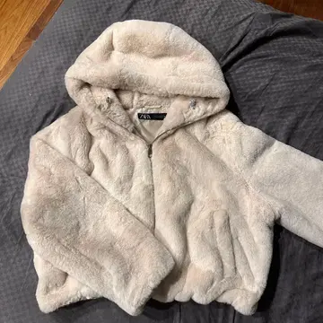 ZARA 후드 부착 보아 자켓 크림색