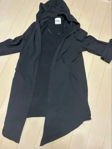 ZARA 블랙 후드 부착 후드티(데미지)