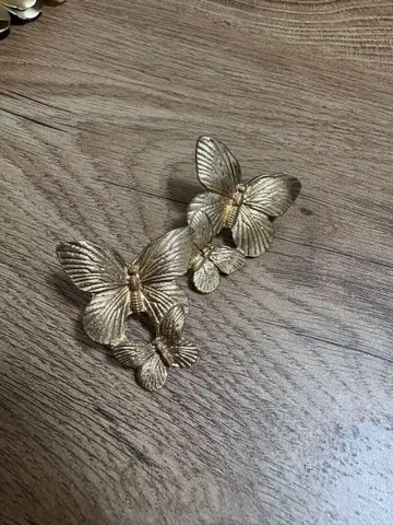 골드 나비 모티브 귀걸이 (양쪽 귀용)