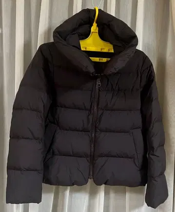 다크 브라운 후드 부착 숏 다운 자켓