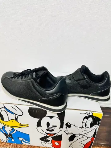 블랙 스니커즈 디즈니