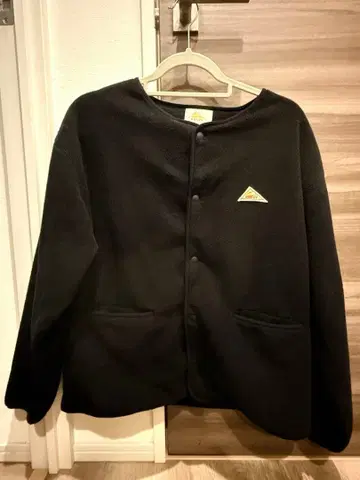 새상품급 KELTY 블랙 플리스 노카라 자켓