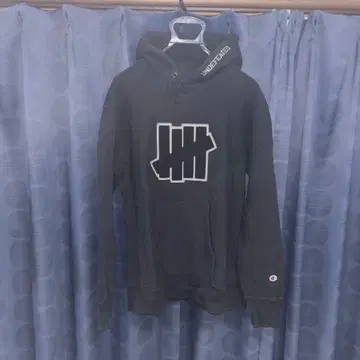 UNDEFEATED x Champion 리버스 위브 파일 로고 자수