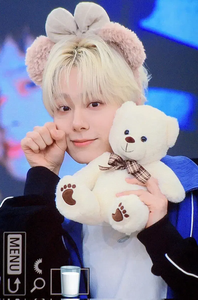 Oneus hwanwoong sign pola