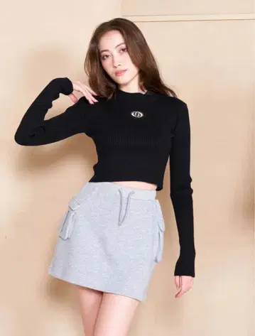 Darich 다리치 D 모티브 숏 니트탑 블랙