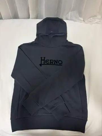 Herno 후드 부착 후드티 블랙