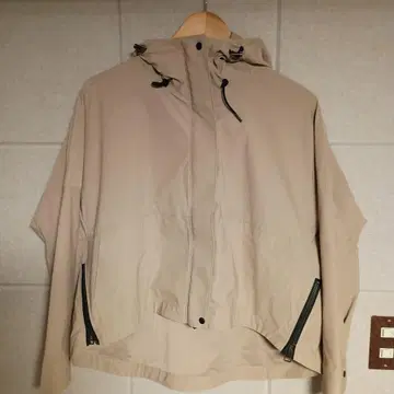 FORMO 후드 부착 베이지색 마운틴 파카