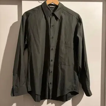 AURALEE 올리브 긴팔 셔츠