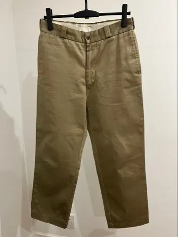 Time is on CHINO TROUSER 카키