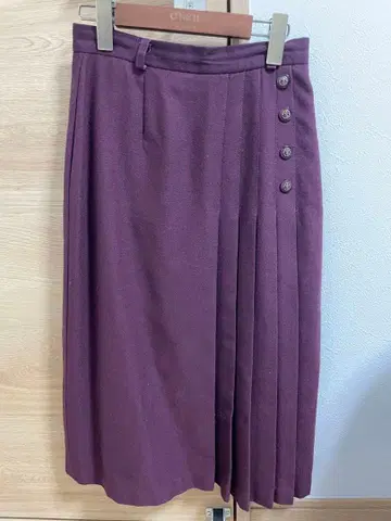 퍼플 타이트 스커트 플리츠 포함