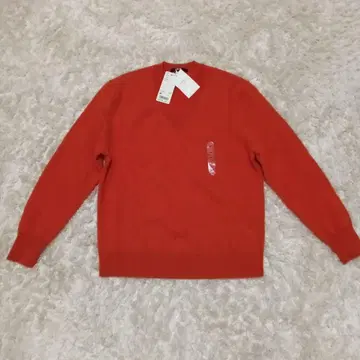 새상품 유니클로 캐시미어 100% 오렌지 V넥 스웨터 M 사이즈