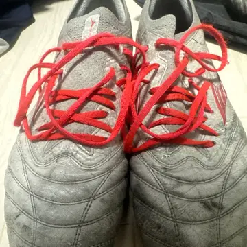 Mizuno 축구화 한정판 모델과 일반 모델