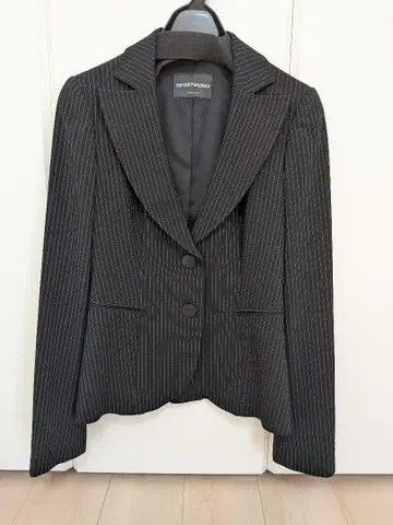 EMPORIO ARMANI 블랙 스트라이프 테일러드 자켓