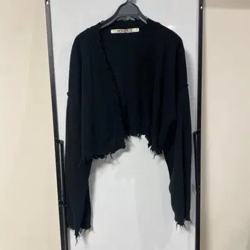PERVERZE 블랙 크롭 가디건