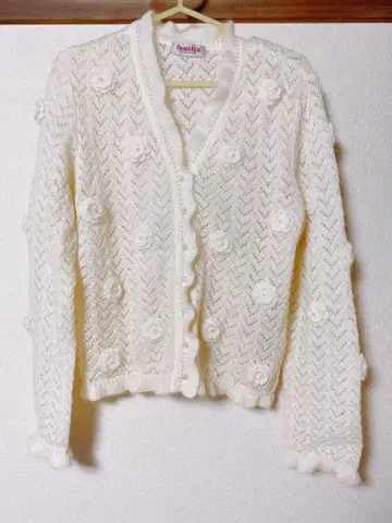 새상품급 TOMATSU 모헤어 꽃 자수 가디건 펄 버튼 프릴 입체 꽃