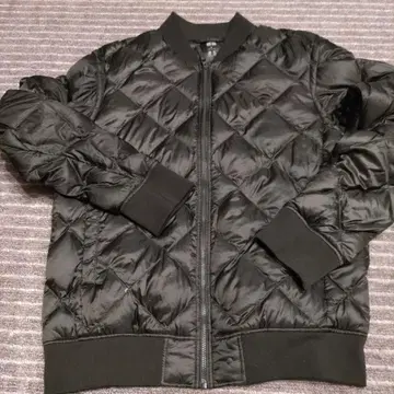 유니클로 퀼팅 카키 다운 M 사이즈 점퍼 MA-1