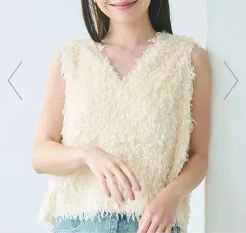 coca 완판템 미사용 새상품 아이보리 샤기 베스트 L 사이즈