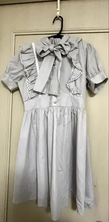 그레이 프릴 리본 반팔 미니 원피스(Ank Rouge)