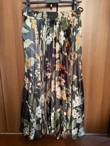 SOV. 플로럴 프린트 플리츠 스커트 36