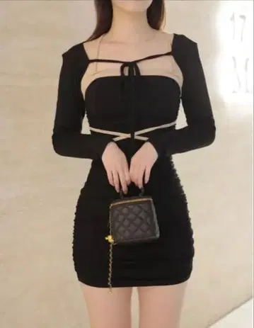 타이트 핏 블랙 미니 원피스