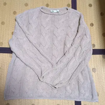 ZARA 베이지 케이블 니트 스웨터