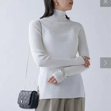 새상품급 개럴개런트 터틀넥 화이트 니트 리브 화이트