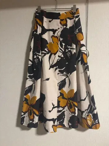 플라스테 플라워 프린트 비대칭 플레어 스커트