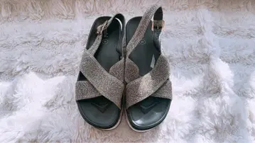 실버 크로스 스트랩 샌들