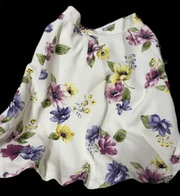 리랜드트루 꽃무늬 스커트