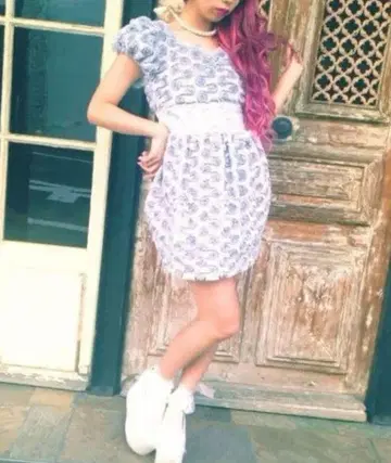 Swankiss 로즈 퍼 원피스 드레스