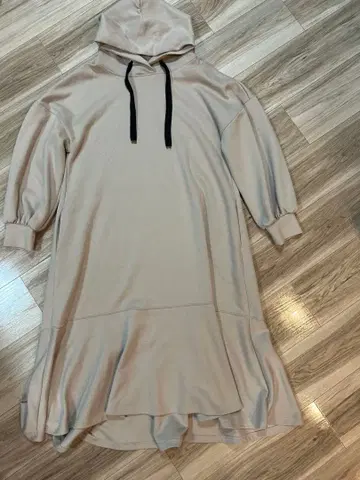 DESIGNWORKS 후드 부착 롱 원피스